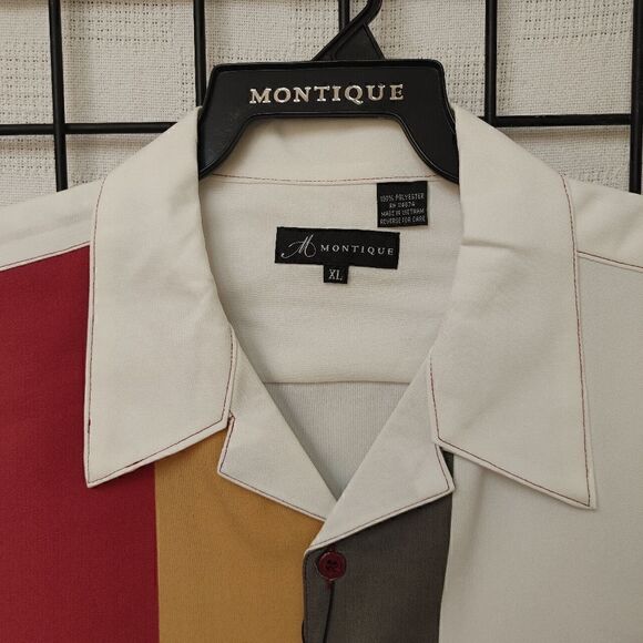 MEN'S MONTIQUE BURGUNDY SQUARE PATTERN SHORT SLEEVE 2 PIECE WALKING SET. - Picture 4 of 10